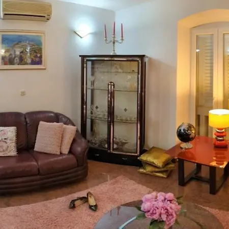 Pina Apartmán *