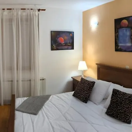 Pina Apartmán *
